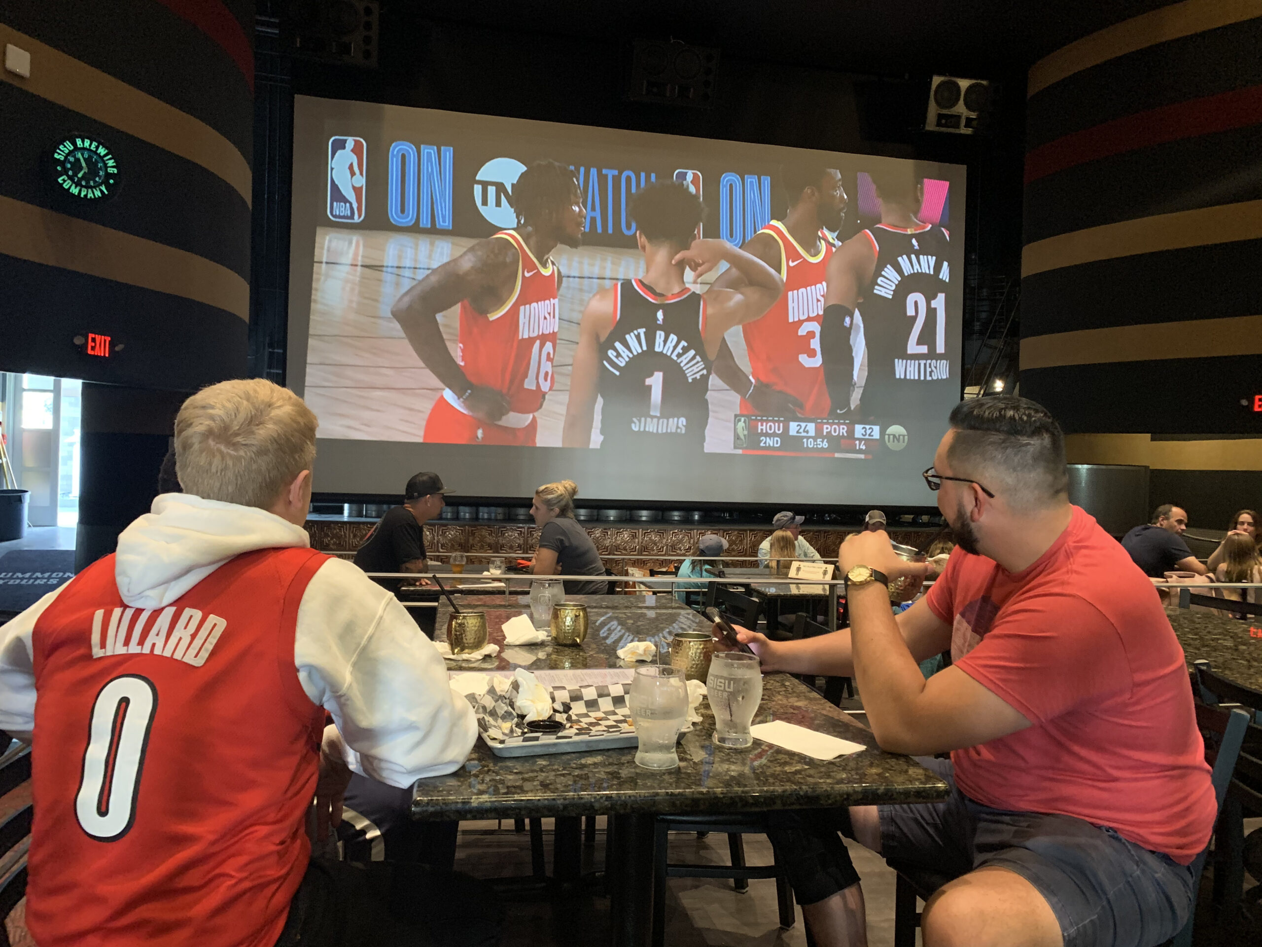 Trail Blazers fans watching the game on the big screen at Sisu Brewing Seaside